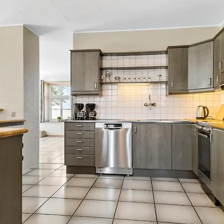 Feriehus 6 Bedroom Stunning In