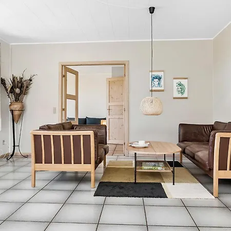 Feriehus 6 Bedroom Stunning In