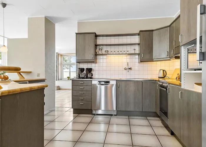 Ferienhaus 6 Bedroom Stunning In