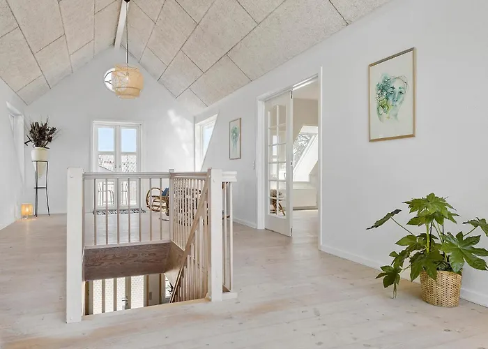 6 Bedroom Stunning In Ferienhaus Højer