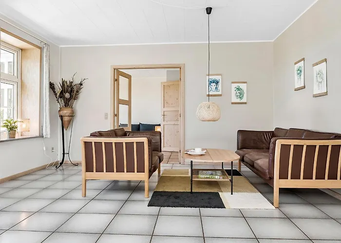 Ferienhaus 6 Bedroom Stunning In